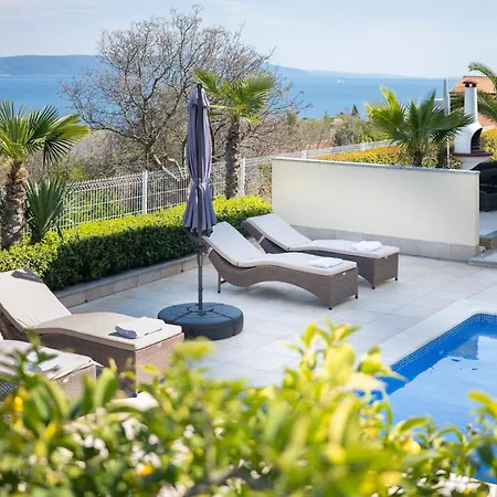 Bella Vista - *